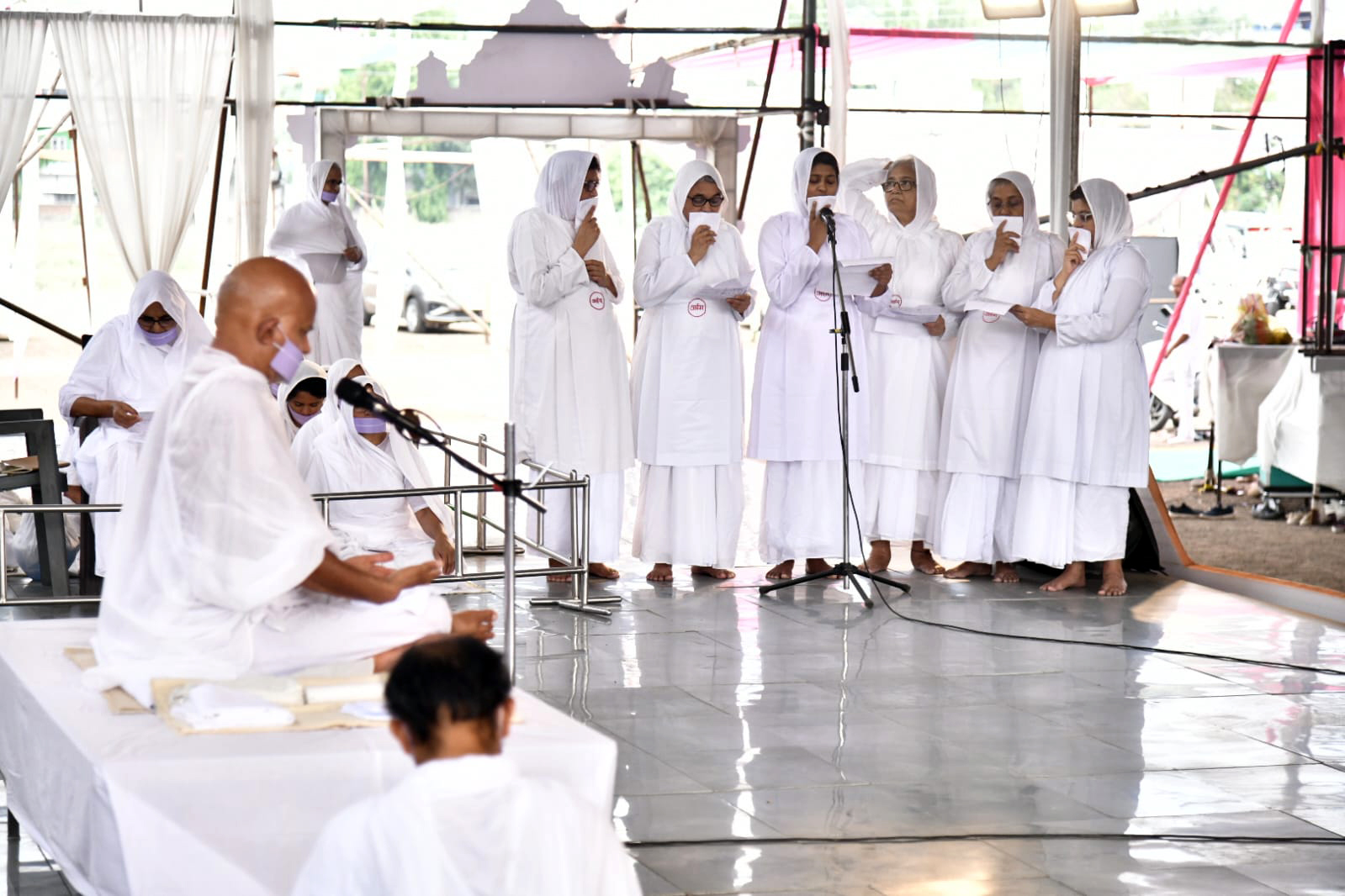 कण-कण गाता है